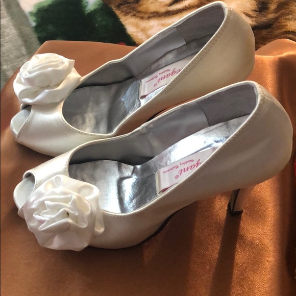 Satin silky shoe. Perfect for wedding.Elegant. Very comfortable. Trendy rose - Picture 2 of 8